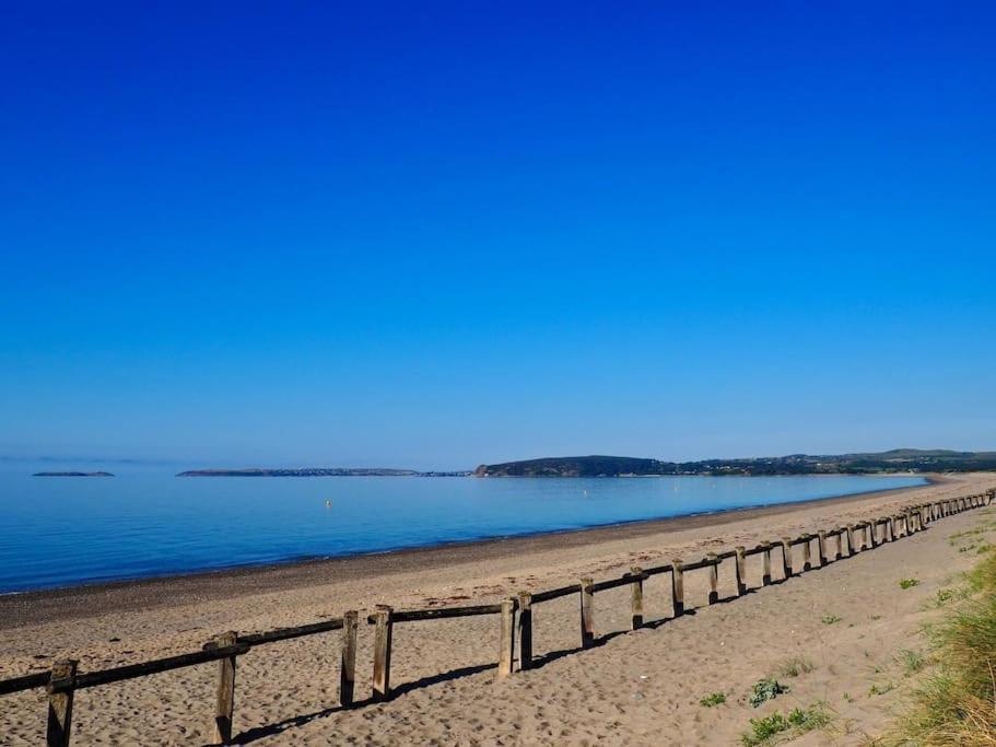 Beach Front Apartment Pwllheli Extérieur photo