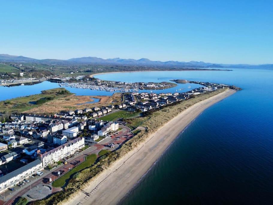 Beach Front Apartment Pwllheli Extérieur photo