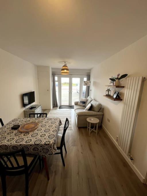 Beach Front Apartment Pwllheli Extérieur photo